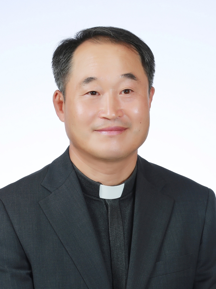 9대 김석태 베드로 주임신부님